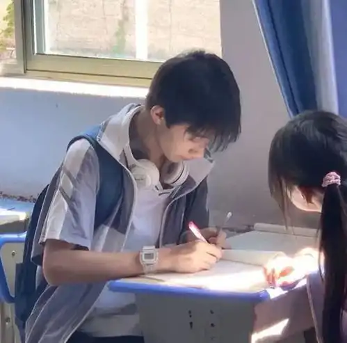 眼里一片海,我却不肯蓝
