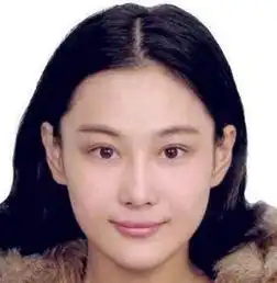 谢娜晒黑白证件照明星证件照赵丽颖秒变路人
