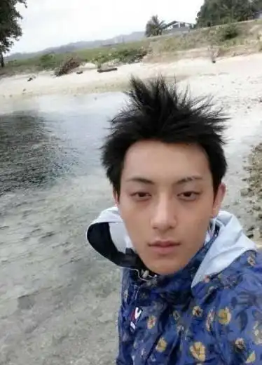 男神罕见素颜大盘点,不化妆看出鹿晗与胡歌的差距
