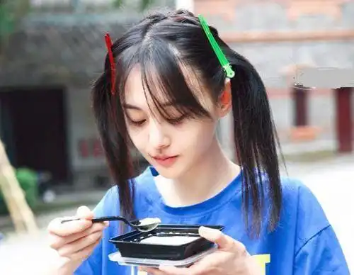 扎双马尾的女星,郑爽少女感满满,而这3位甜美可人
