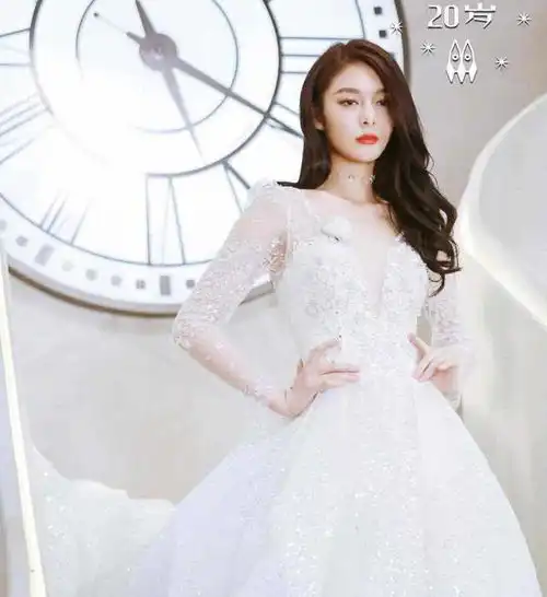 火箭少女闺蜜婚纱照,c位变更成yamy,现唯有两人有资源能营业
