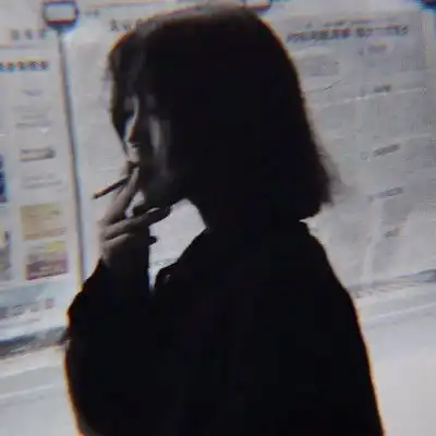 玄姌女头学会抽烟喝酒,不会天长地久
