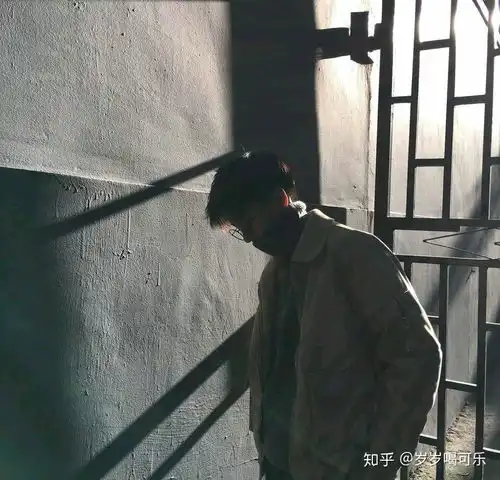 有没有一眼看见就喜欢的男生头像
