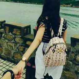 情侣头像的另一半帮助找一下吧
