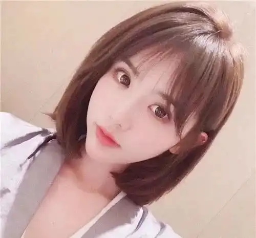 还在尝试空气刘海不如试试法式刘海,做一个清新浪漫的少女
