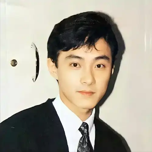 他是中国最帅光头,19岁靠张国荣出道,15年后却穷到向刘德华借钱
