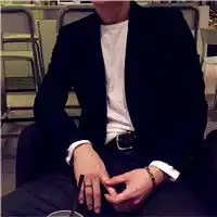 帅的找不到女朋友帅气时尚男生头像半身图片
