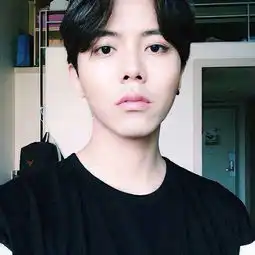 来人啊这位是韩国明星吗叫什么名字
