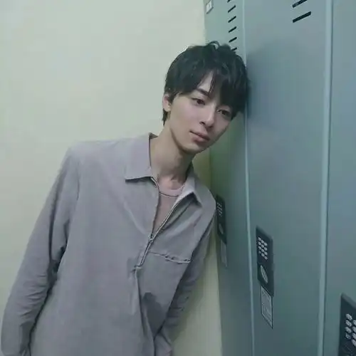 六叔被黑的最惨的一次用余文乐头像的多渣男
