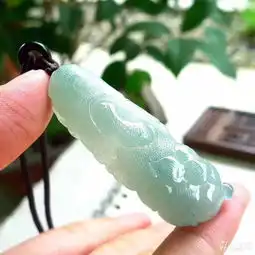 老坑冰种浅绿翡翠望子成龙挂件

