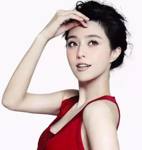 范冰冰穿数万元伞裙,意外撞衫林心如网友丫鬟比格格还要好看
