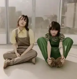 马思纯窦靖童黑白风帅气撩人
