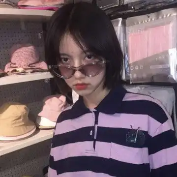 短发气质女生侧脸头像
