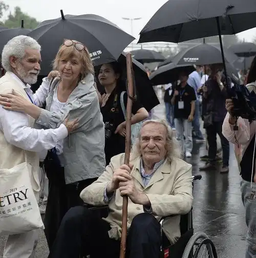 封面独家垮掉的一代代表诗人杰克赫希曼去世2019年秋曾坐轮椅游杜甫草堂
