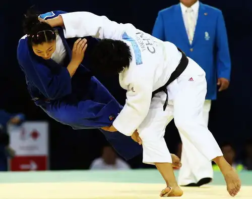 中国杨秀丽战胜蒙古选手
