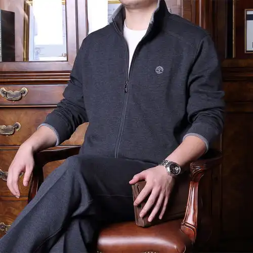 适合中年男士的运动套装,穿上显得大气不老气,爸爸穿上显年轻

