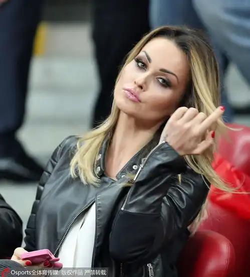 高清图波塞美女球迷大pk甜美狂野任君选择
