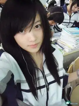 民间美女爆红网络媲美一线女星
