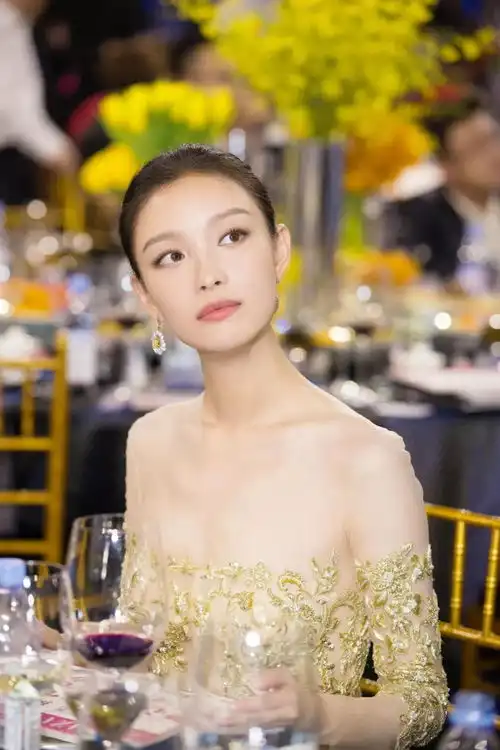 不化妆不整容,只要改变这一个地方就能让你气质出众
