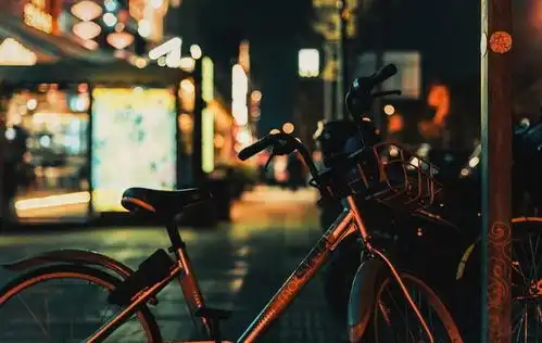 年轻美女街拍洒脱自由的美女,修长的身材引人心动
