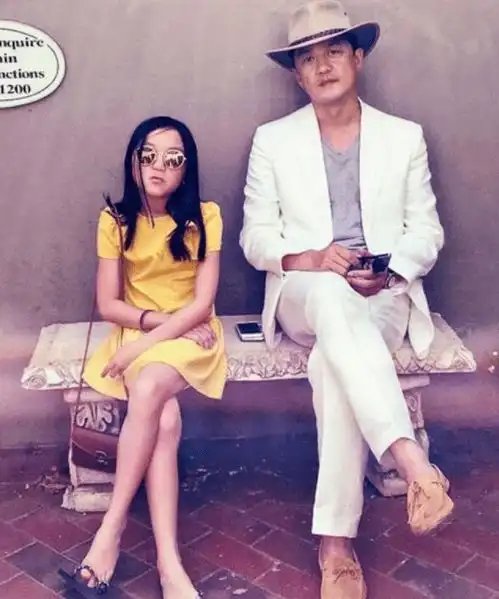 李亚鹏的璀璨情史靠颜值征服7个女人,50岁又迷恋小19岁嫩模
