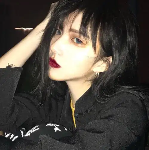 女孩子突然换微信头像是为什么
