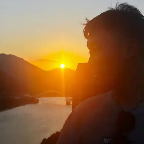 毕业后从保安干到律师,杭州帅小伙被一张照片出卖这次突然住院,引来无数网友点赞
