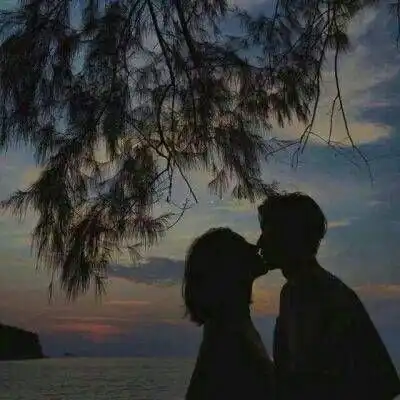 情侣头像海边唯美背影
