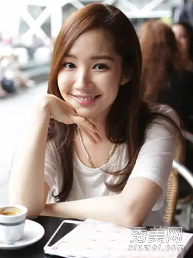 如果脸型太宽,无法向韩国女孩学习改变发型和脸型呢
