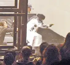 升降台失灵郭富城急坠两米熊黛林目睹意外被吓傻
