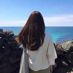 一曲伤感情歌断了联系,听得心碎...
