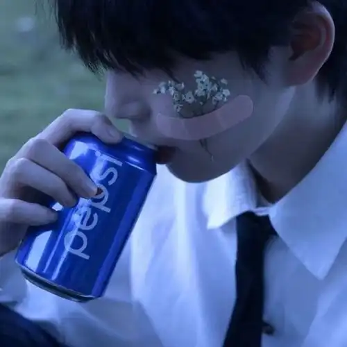 男生头像我会遇到很多有趣的人但我不会落下你
