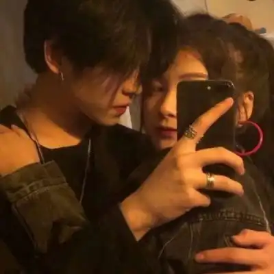 高甜神仙情头对你的偏爱是愿意陪你一起走夜路,也希望能和你一起看星星
