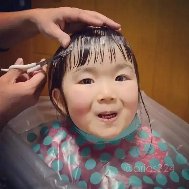 四岁小女孩凭借她的丑萌火遍全世界,你就是我想要的傻丫头
