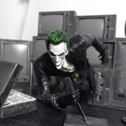 谁有蝙蝠侠里小丑的图片,要高清的,量多采纳
