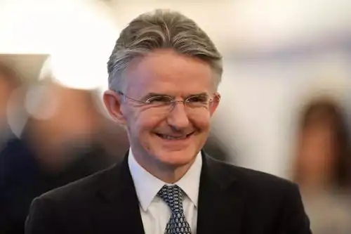 汇丰银行ceo闪电被辞,是为出卖华为付出代价
