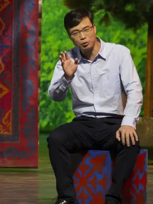 因长的太丑被黄渤捧红,前妻因癌去世,父母在除夕夜车祸双亡
