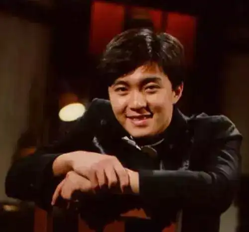 演艺圈最幸福的男人,朱茵张柏芝黄圣依都把最美的自己留给了他

