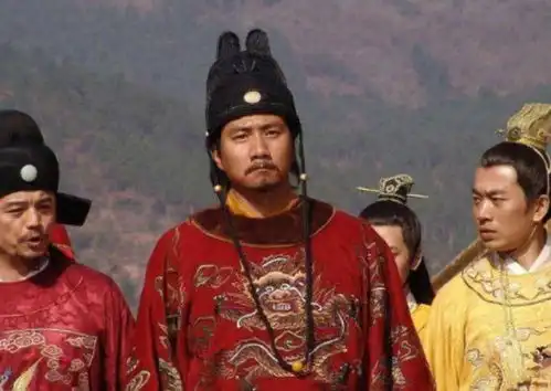 古代早朝时间都很早,上朝的文武百官住在哪上完朝又去哪工作
