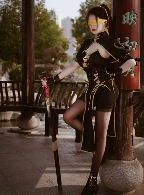 00后美女cos李小龙,长腿御姐范儿表情神还原,一细节让网友咂舌
