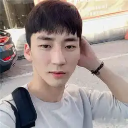 2019男生有哪些流行发型男生齐眉平刘海依旧火爆
