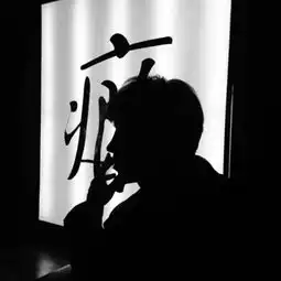 头像敏感的人活着要承受双倍的难过
