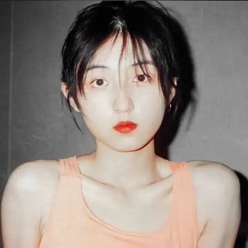 张子枫头像是宝藏女孩呀
