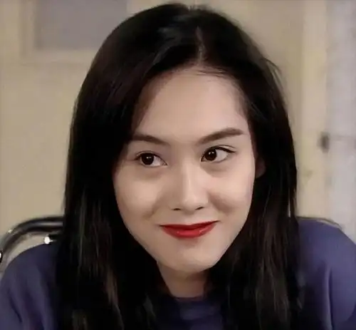 朱茵晒一家三口近照,女儿大变样不像妈妈,时隔两年综艺再上线
