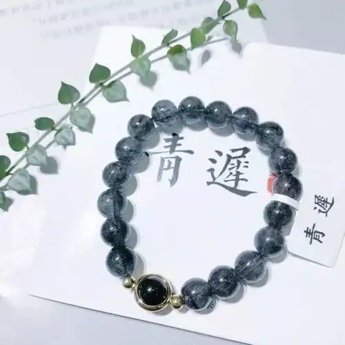 一家出售幸运的水晶店
