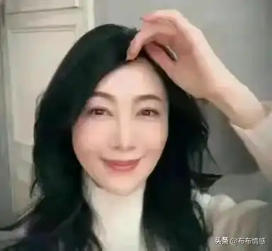 那天晚上,我和舅妈舅舅睡在同一张床上,半夜觉得床在轻轻摇晃清晨同眠网易订阅
