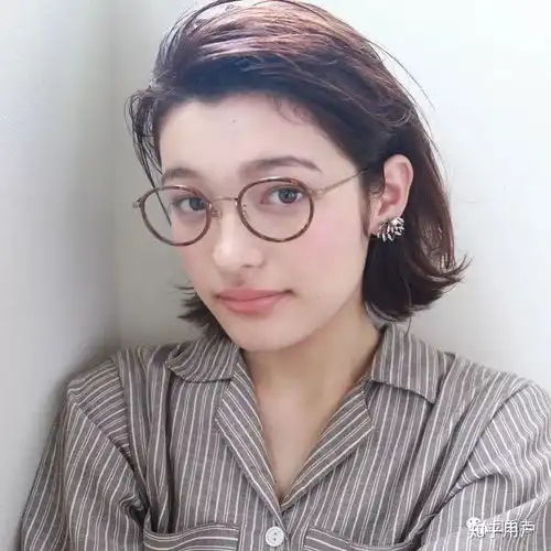有没有什么女孩子戴眼镜也好看的发型或刘海
