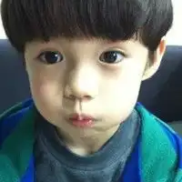 求助,这个小朋友叫什么名字
