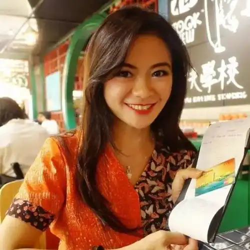 50岁阿姨颜值完爆18岁少女,女人的美丽真的与年龄无关
