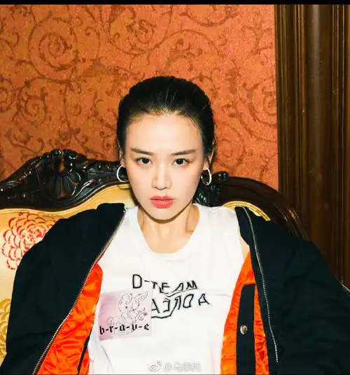 马思纯关晓彤赖雨濛唐艺昕这些女星近期活动造型你喜欢哪个
